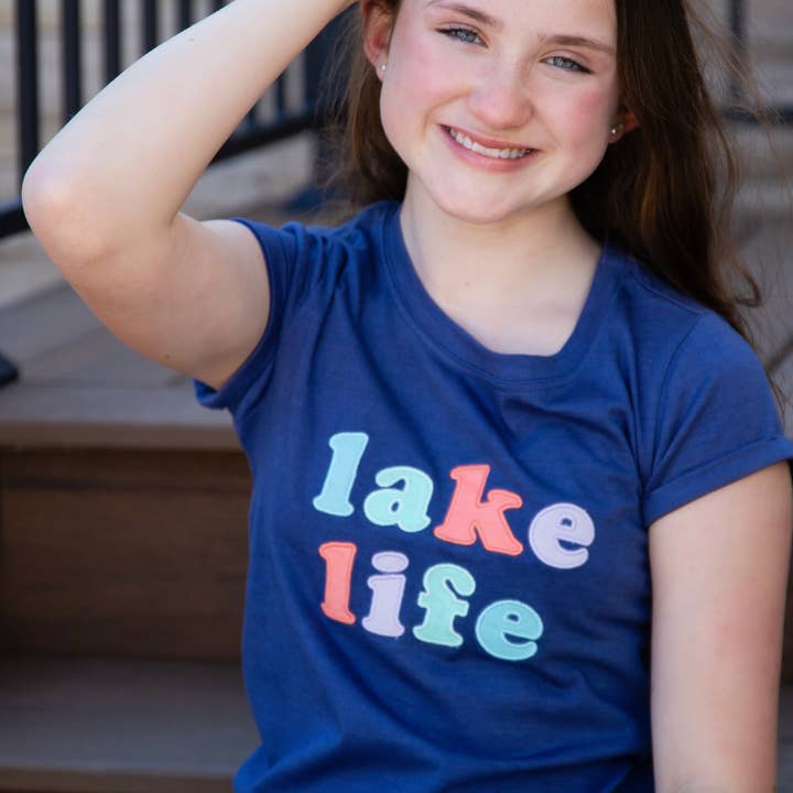 T-shirt à appliqués Lake Life - TWEEN GIRLS pour la vente par Sweet Soul