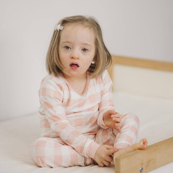 Rosa Vichy 2-teiliges Bambus-Pyjama-Set für den Großhandel von Little Joy Co.