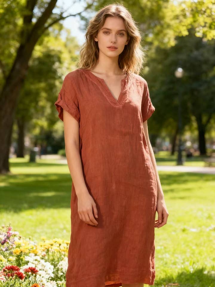 Vestito corto in lino 100% REF.3141 per la vendita all'ingrosso da parte di LÉA & LUC