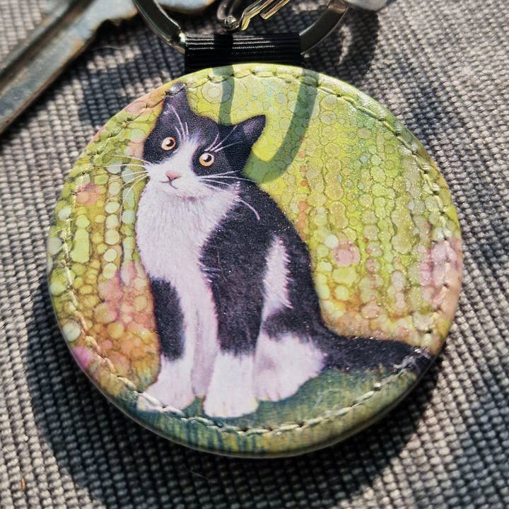 By Jo Crafts – wholesale Keychain – Unisex – 103-KR - Black & White Cat Faux Leather Keyring 0