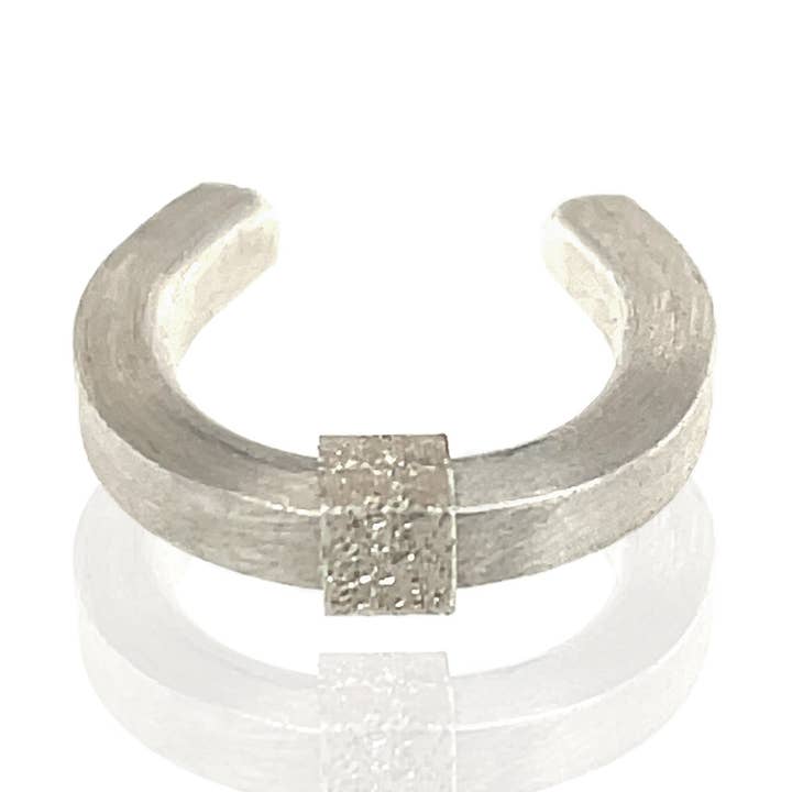 Orecchini a polsino da città per la vendita all'ingrosso da parte di Flavia Bennett Designs