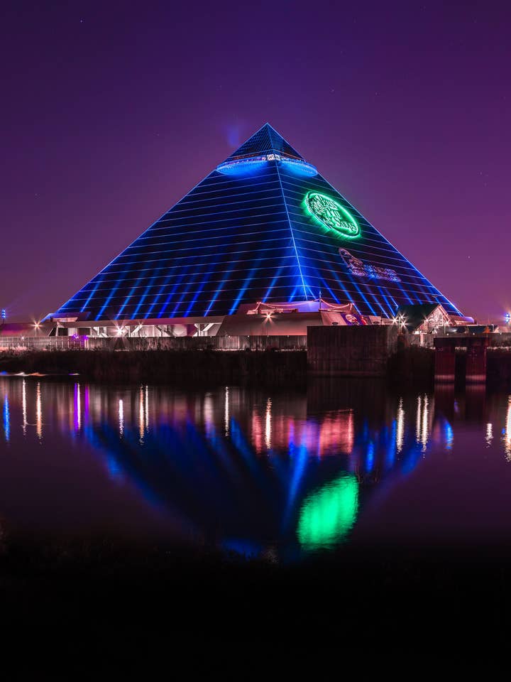 Memphis Poster - Bass Pro Pyramid Reflecting in the Mud Island Harbor for wholesale by Posters & Puzzles
