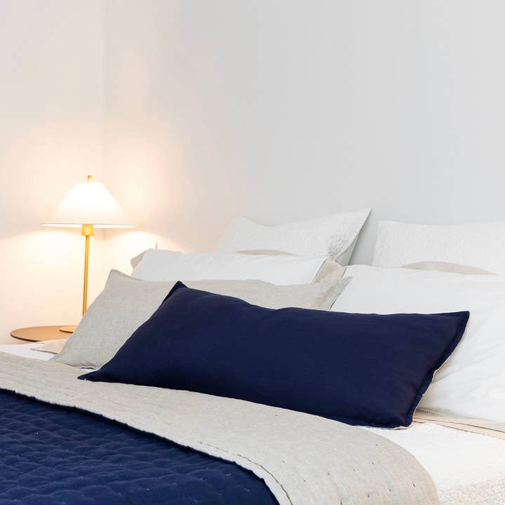 Langes marineblaues Leinen-Lendenkissen für den Großhandel von Her Shed Home Linens