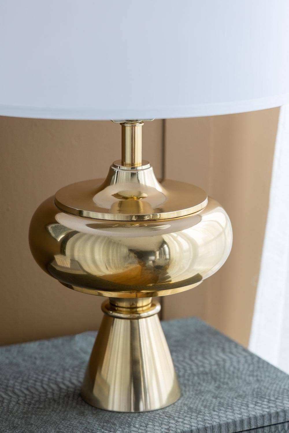 A&B Home Group Inc. - Wholesale Accent/Desk Lamp - D18x27.5" Aluminum Table Lamp - Gold/White3