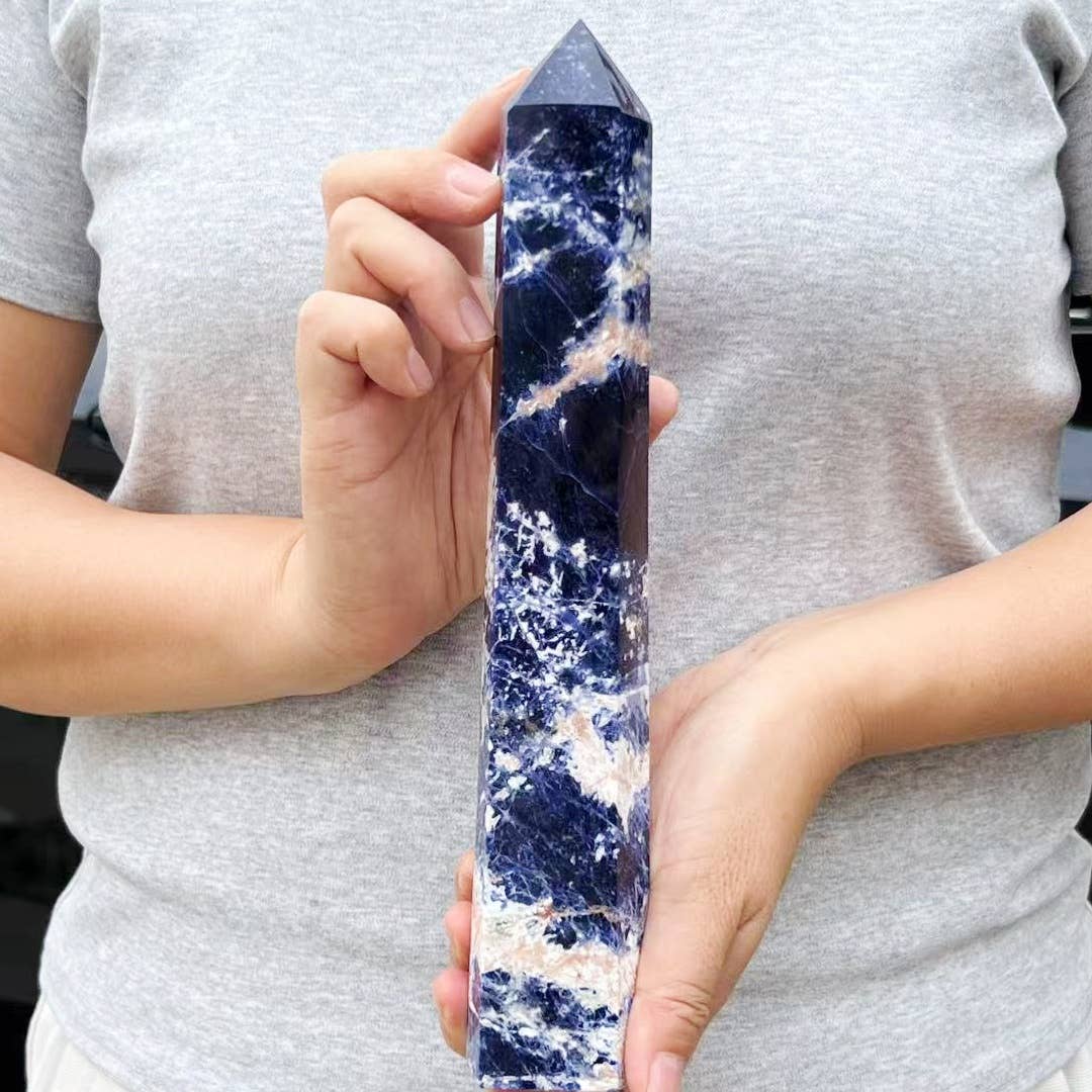 Crystal Deal· Wholesale Crystals & Gifts – Großhandel Kristall-Ladeplatten – Natürlicher Sodalith-Turm – 7"-10" hoher blauer dekorativer Kristall2