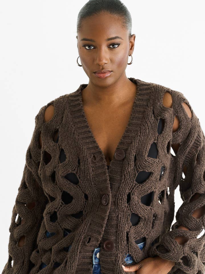 Cárdigan de punto grueso Chocolate Hollow. para venta al por mayor de GINI LONDON