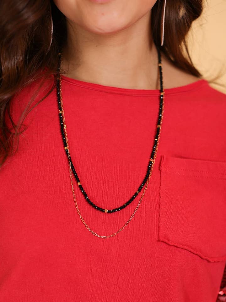 Collier noir à deux perles scintillantes, glamour et simples avec chaîne en or pour la vente par GRACE+EMMA by Southern Grace