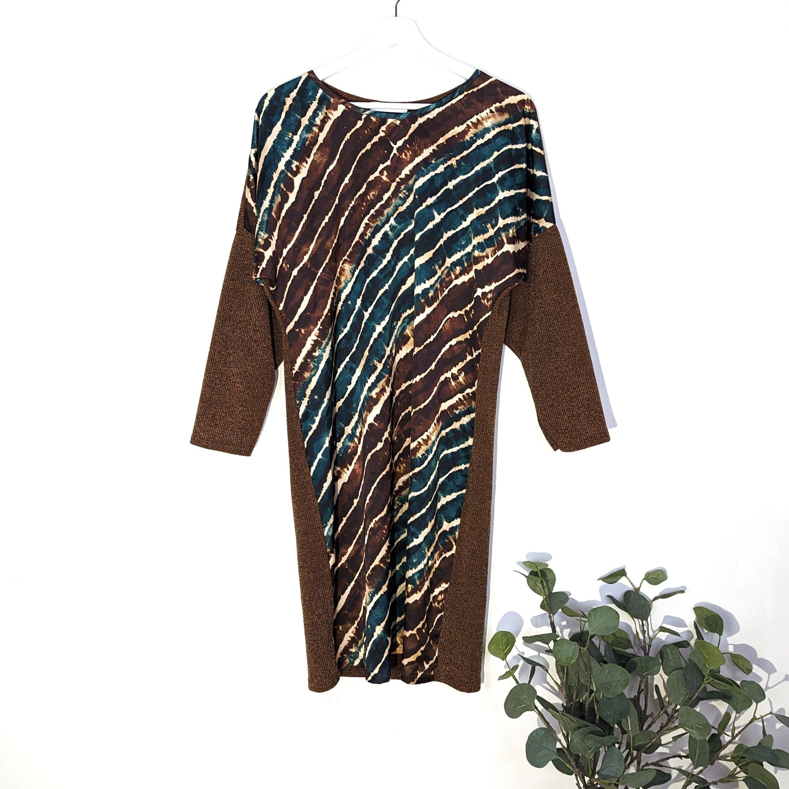 Tempest Designs – wholesale Dress – Women's – Satin feel front horizontal batik style print long sleeve dress with warm fabric on black (M)1