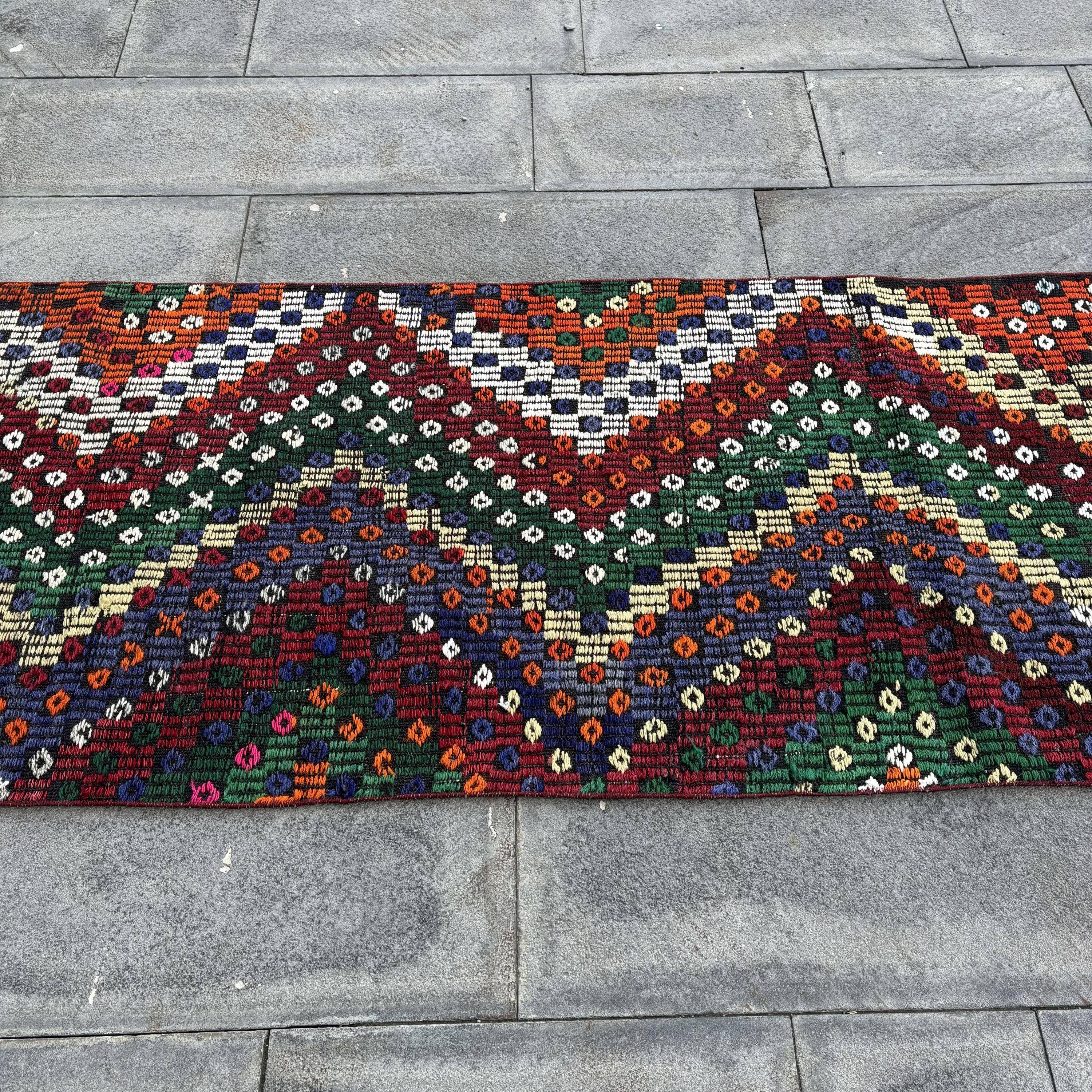 The Loom Wholesale – Großhandel Läufer – Vintage bestickte türkische Kilim-Läuferteppiche 2,6x7,7 ft9