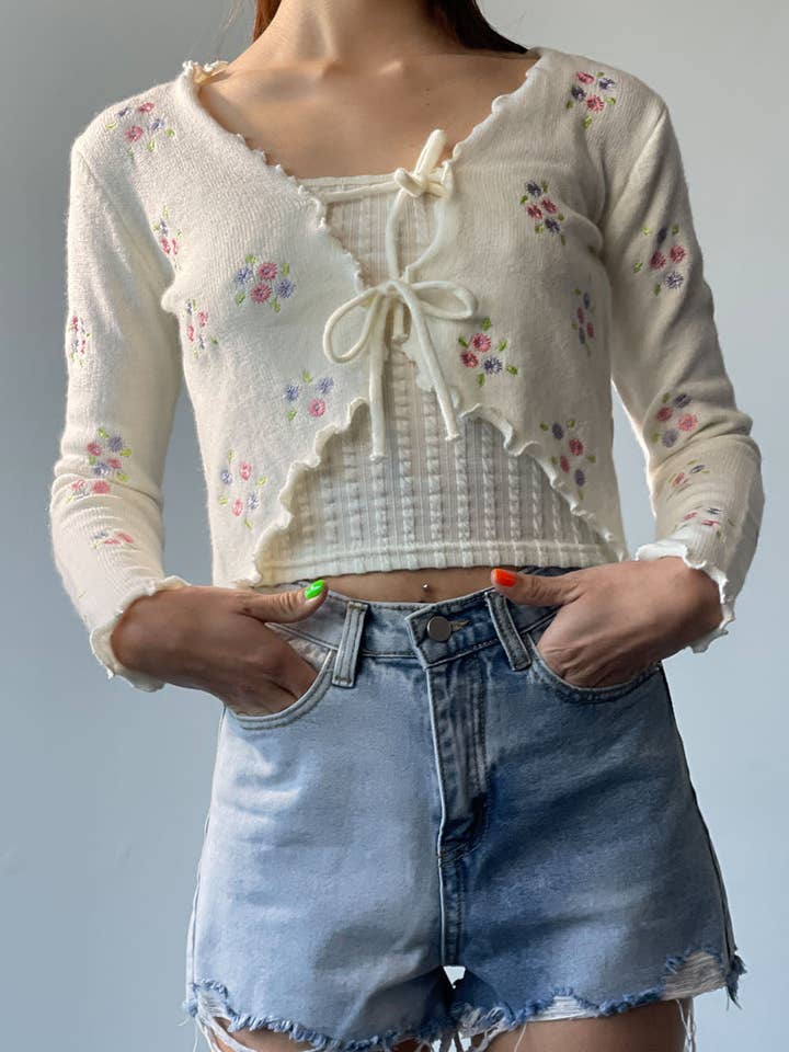 Bolero a fiori con bordo smerlato per la vendita all'ingrosso da parte di Dessin Studio