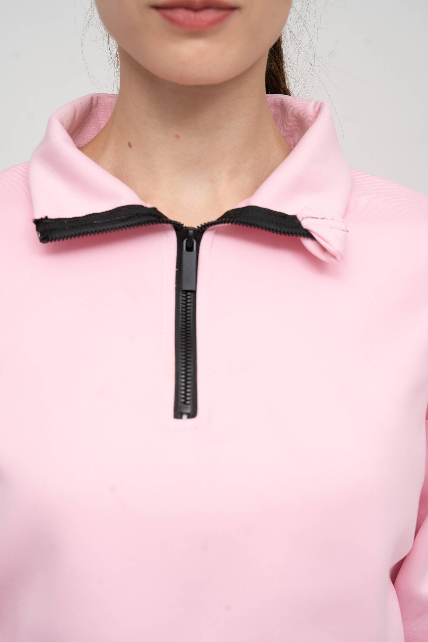 Zayne Paris - Wholesale Activewear Set - Women's - Women's jogging set with zip on the collar F008-21