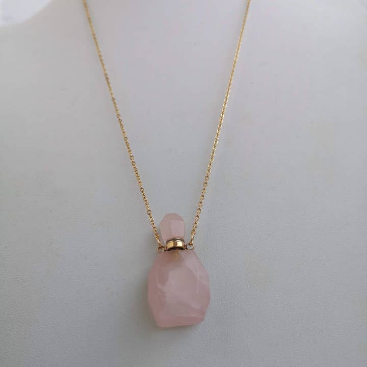Annabelle Hardie - Vente Colliers à pendentif - Collier Alchimiste avec fiole parfumée en quartz rose2