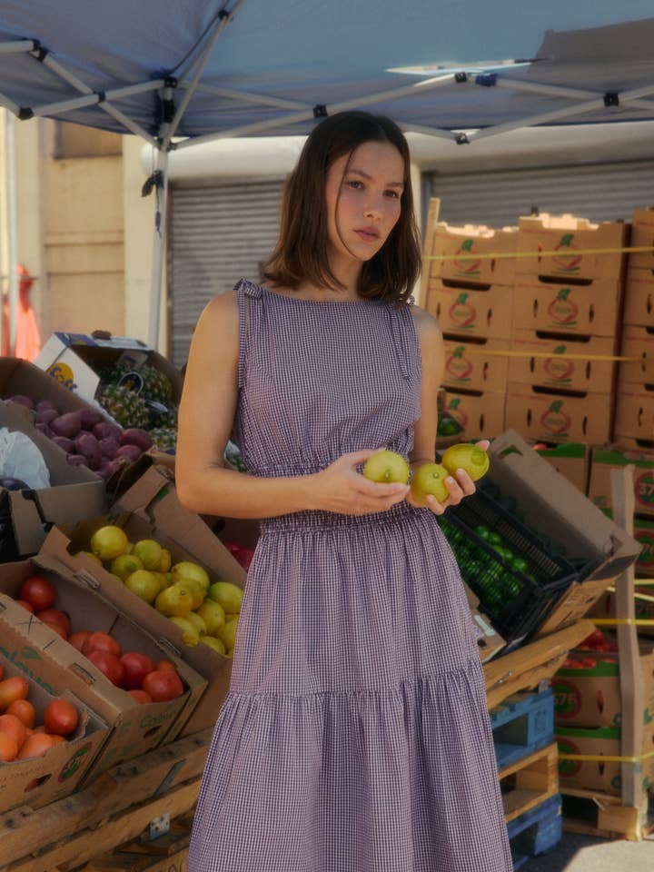La Robe Carroll | Robe à Étages avec Taille Smockée pour la vente par All Row