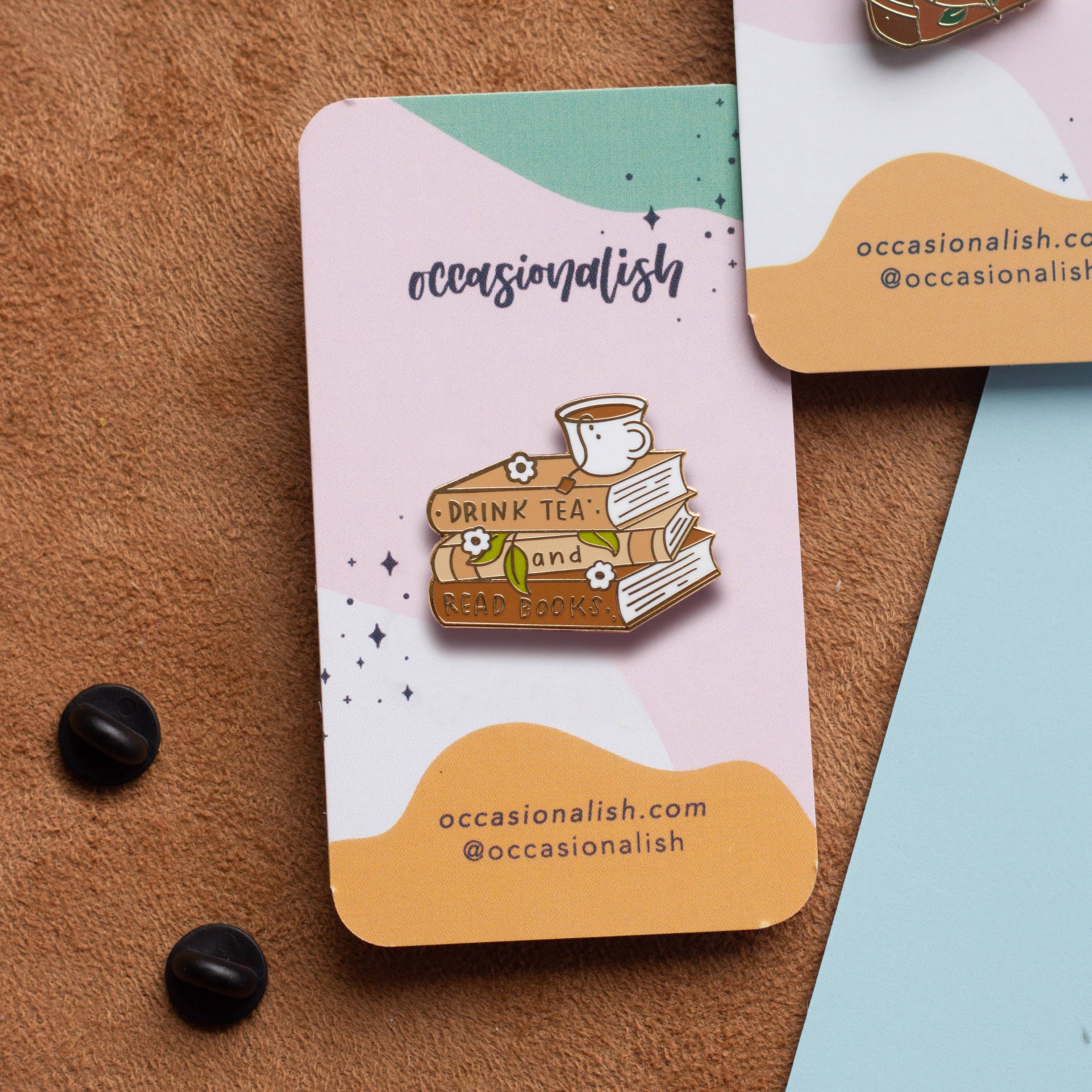 Occasionalish - Wholesale Lapel Pin/Button - Tea and Books Enamel Pin3
