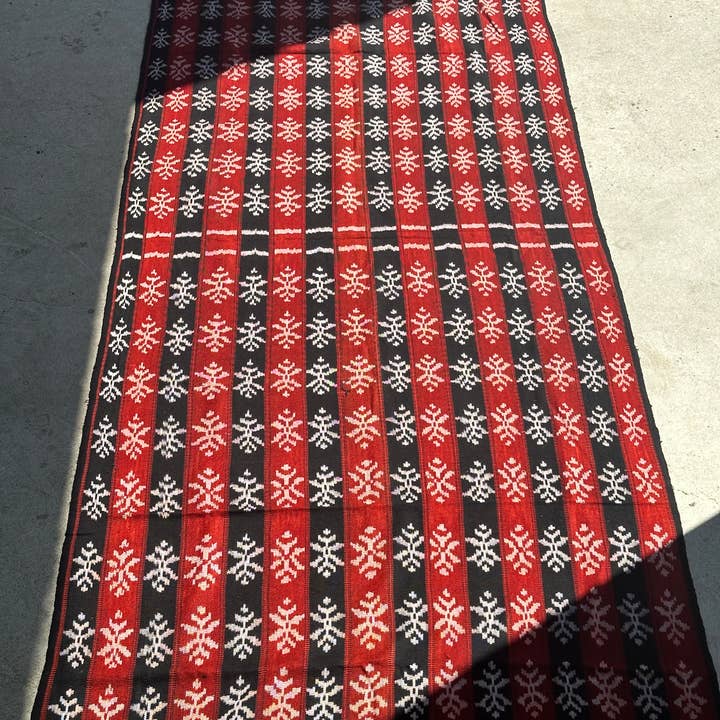 Office Objets - Wholesale Coverlet - Ikat, traditional Indonesian fabric from the island of Savu (Timor) red and black 2m25x7537