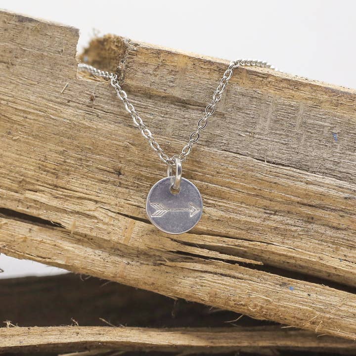 Collier Arrow Tiny pour la vente par LL Always