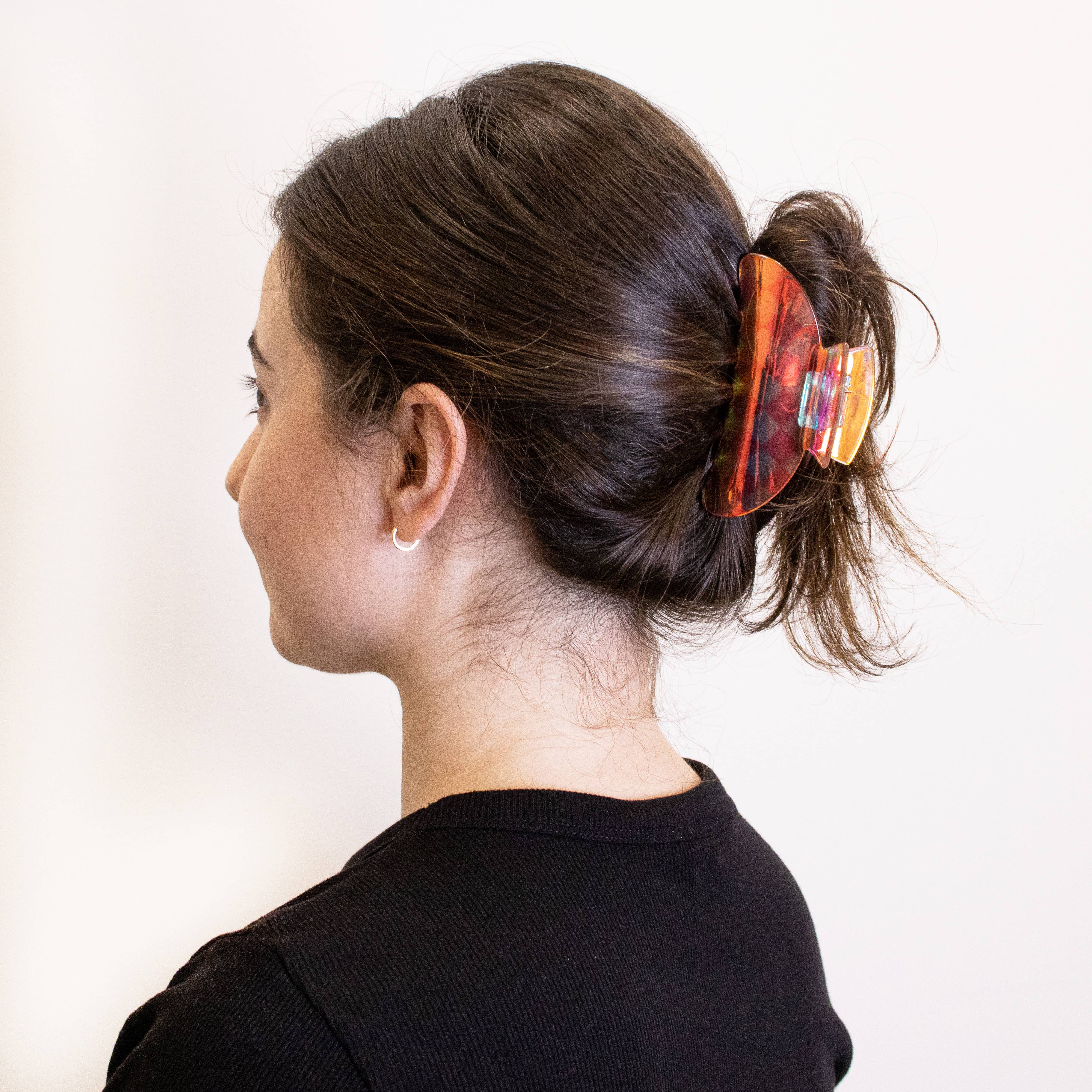 Frog Sac - Wholesale Hair Clip - Women's - Medium Round Iridescent Checkered Hair Claw Clip1