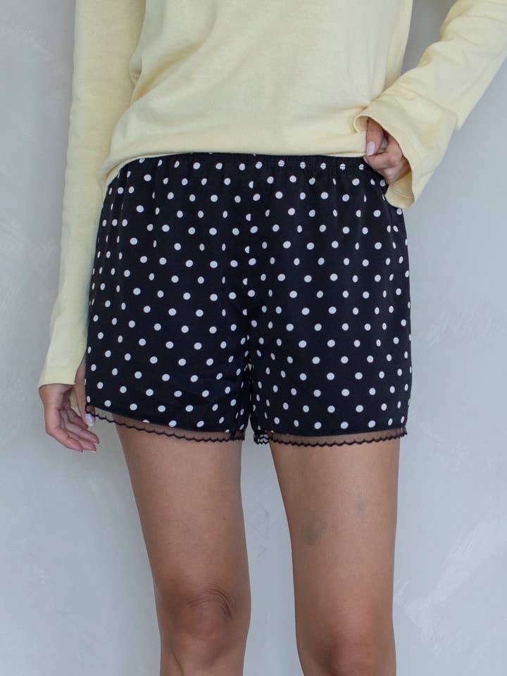 Short en satin à pois pour la vente par Things Between