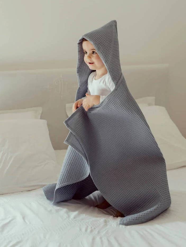 Capa de baño maxi en forma de panal de abeja azul báltico para venta al por mayor de Manufacture des bébés français