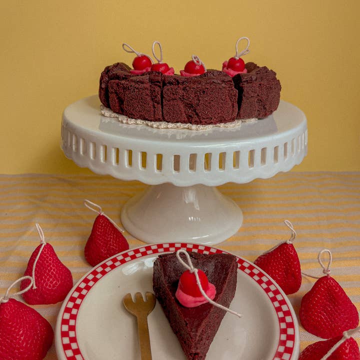 The Wednesday Co - Wholesale Novelty Candle - Bizcochito Chocolate - Chocolate Cake Candle1