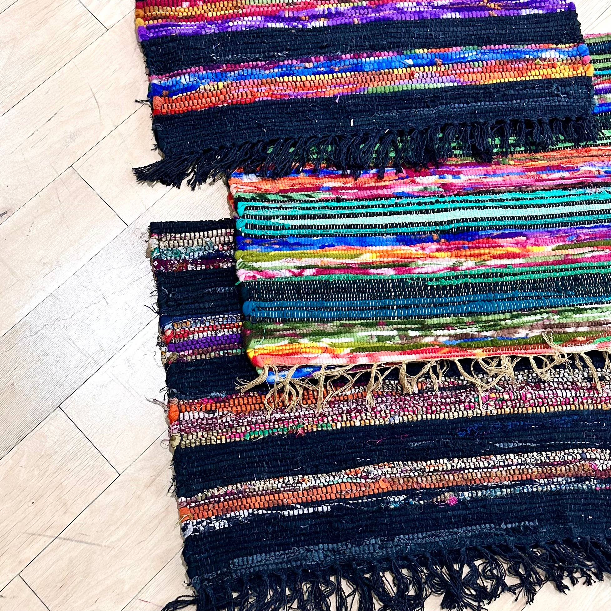 India Handicrafts Inc - Venta al por mayor Alfombra pequeña - Surtido de alfombras coloridas 31