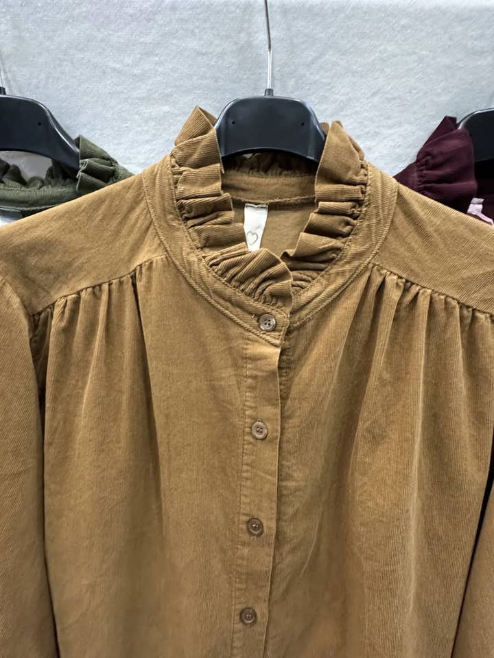 Mimi & Gogo - Wholesale Button Down Shirt - Women's - Velvet Shirt with Victorian Collar @69017_ChVColVictorien9