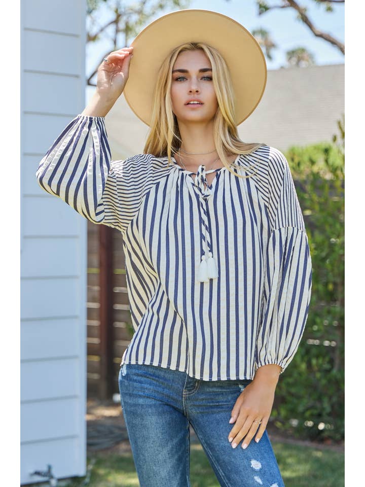 Oddi – wholesale Blus - Dam – Plus texturerad flerrandig slipsblus framtill2