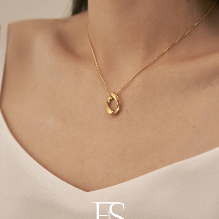 Furano Studio - Wholesale Pendant/Charm Necklace - 18K Gold Filled Infinity Loop necklace
