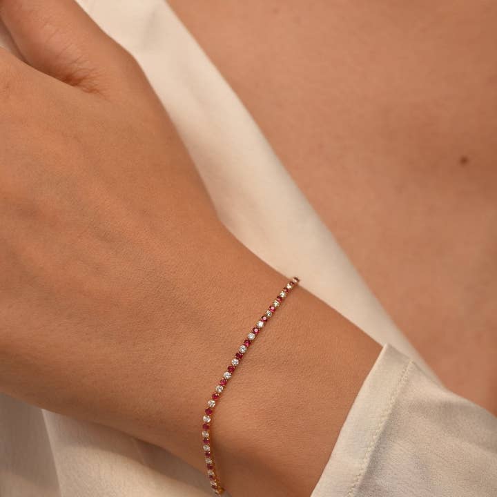 Bracelet de tennis personnalisé en rubis naturel et diamants en or 14K/18K pour la vente par Evara Jewelry