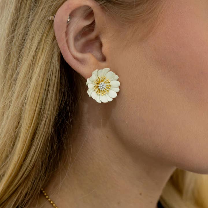 White Leaf – wholesale Stud/post earrings – Chrysanthemum Earring in Ivory2
