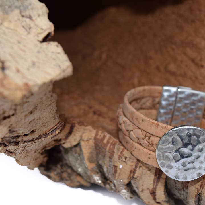 Hamret vedhæng kork armbånd for engroshandel hos Cork Tree Designs