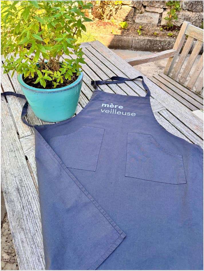 DET BRODEREDE SKIFERFORKLÆDE "MERE VEILLEUSE" for engroshandel hos LES CHAHUTEES