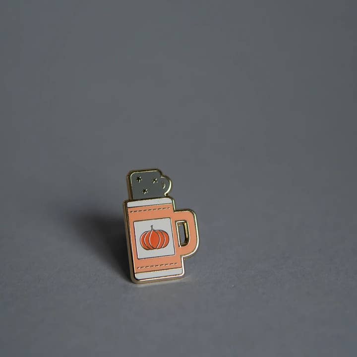 Perno smaltato dorato a forma di zucca speziata per la vendita all'ingrosso da parte di Fox & the Bear