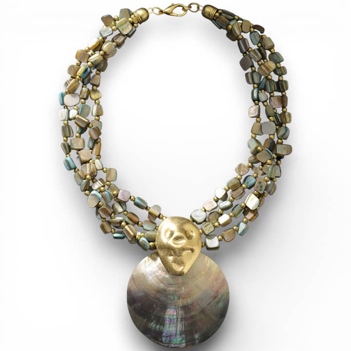 Halsband av pärlemorskal | Handgjorda statement-smycken för wholesale av Bijoux Envie Statement Jewelry