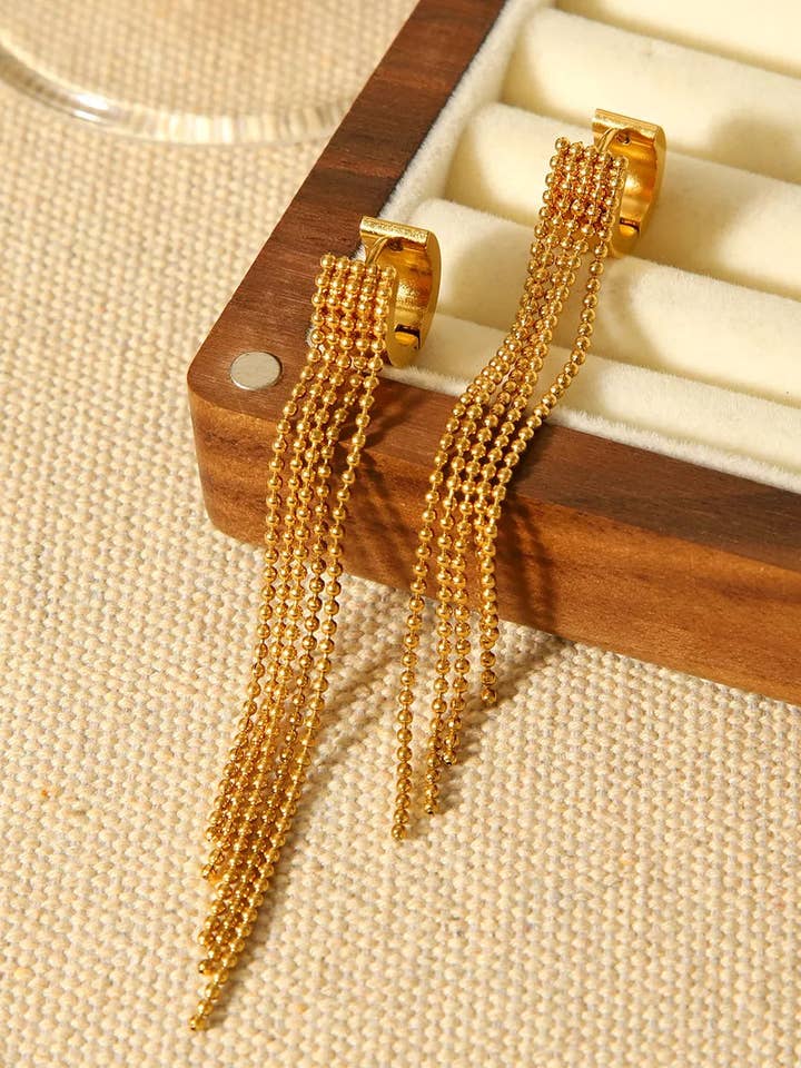 Orecchini a catena con nappine placcati in oro 18K per la vendita all'ingrosso da parte di React Activewear