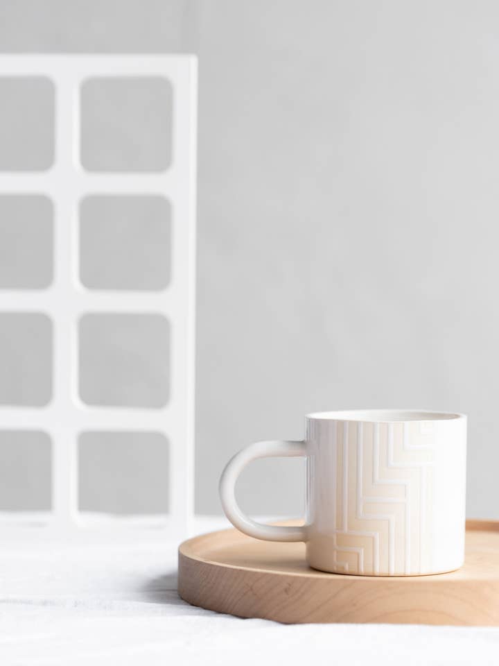 Mug - Zig Zag pour la vente par Carved Color Ceramics