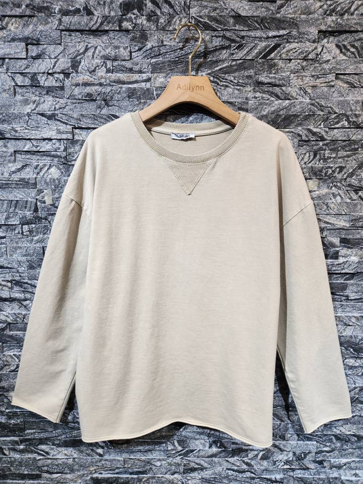 Sweat léger à manches longues, col rond F6052 Beige pour la vente par Adilynn DAYMENTEX