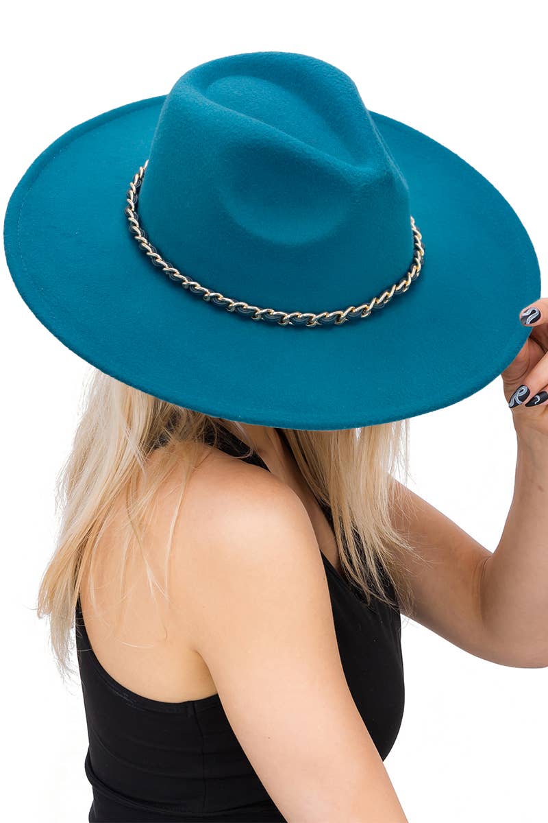 Cap Zone – Fedora - Mulher por atacado – Chapéu Rancher de Feltro com Aba Larga e Corrente Cubana Dourada em Couro Vegano17
