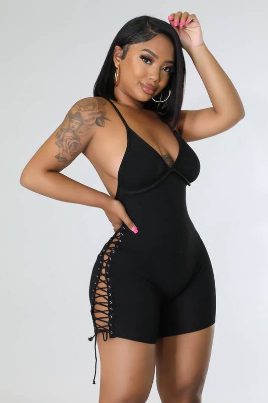 5besties inc – Großhandel Romper – Damen – Strampler aus Strick mit Schnürung0