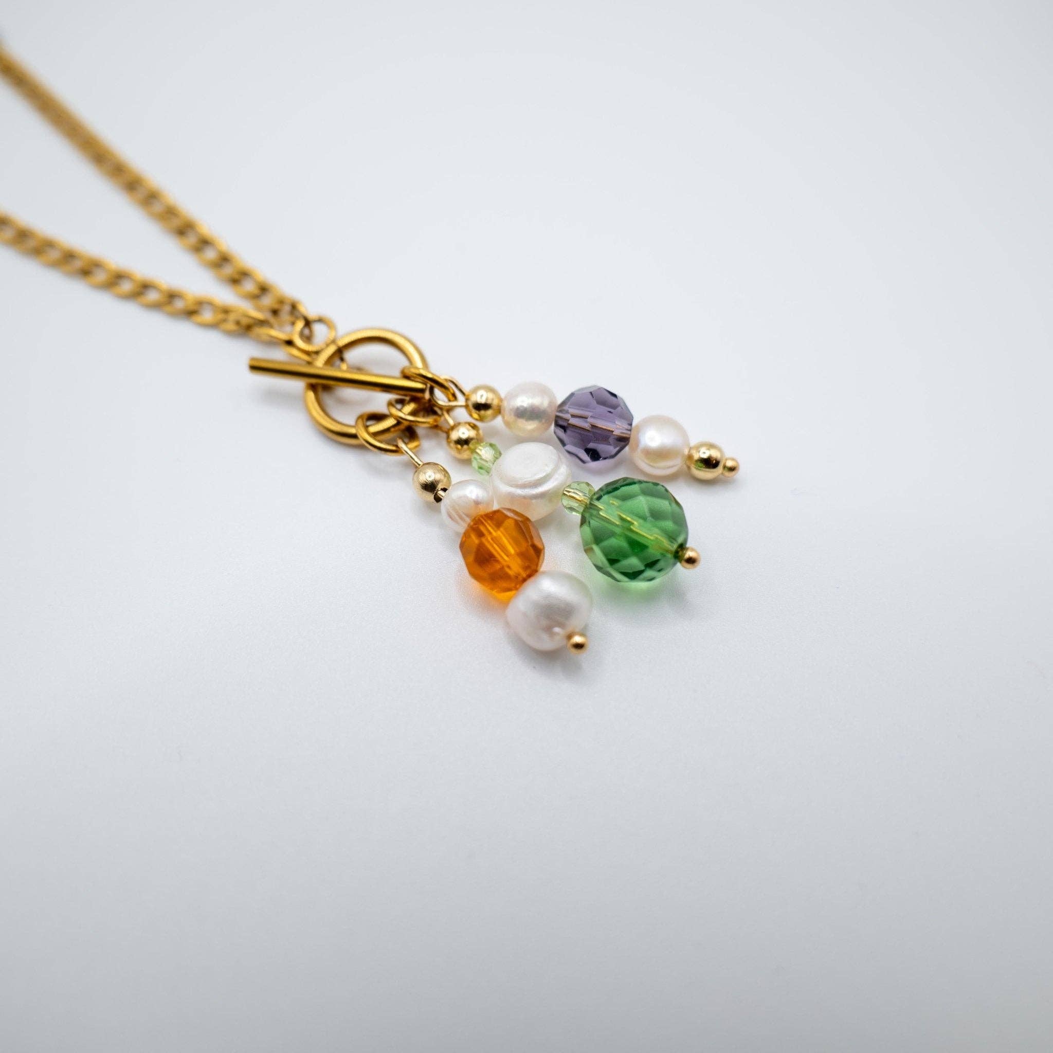 OE! – wholesale Pärlband/Pärlhalsband – LAPILLI - Kedjehalsband med berlocker i pärlor och kristaller3