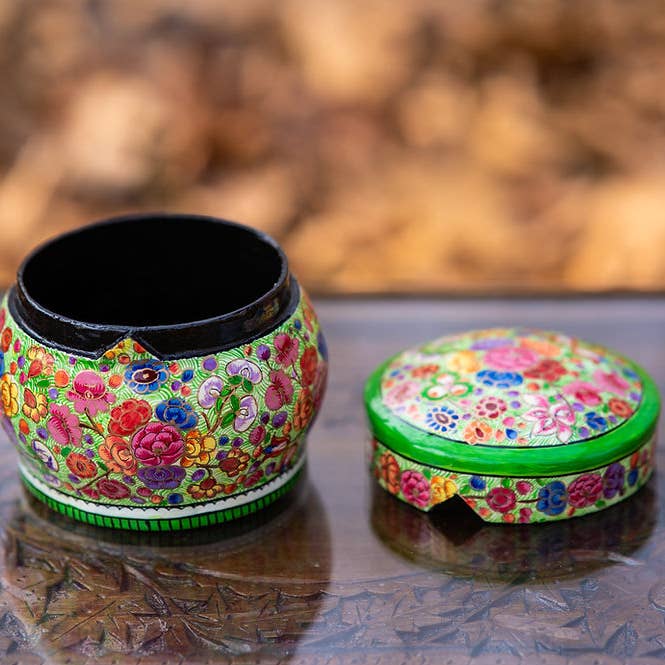 Ronde Urn met Deksel – Elegante Woondecoratie Accent voor wholesale door Honest love our planet