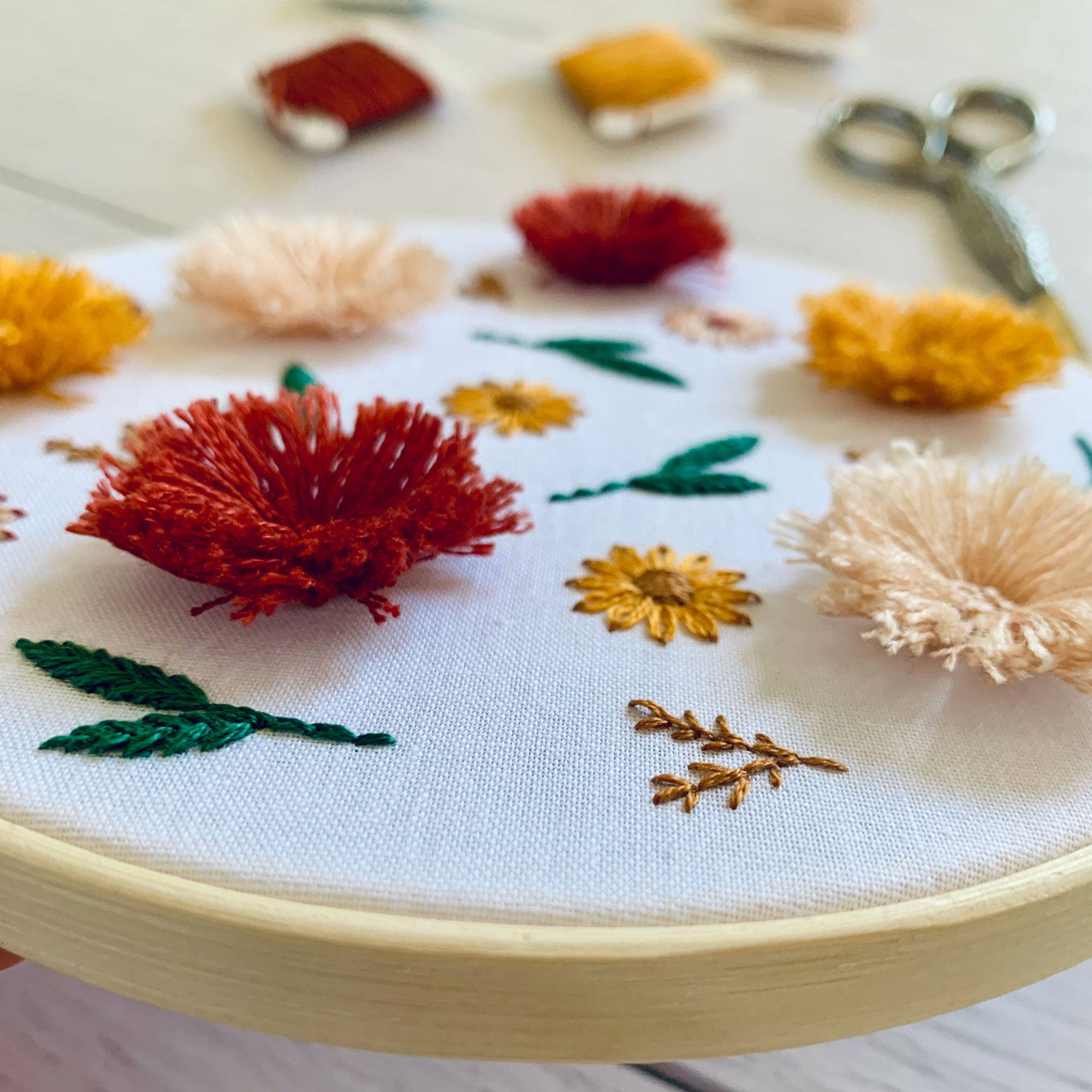 Rose Stitch Art – wholesale Embroidery/cross-stitch supplies – 3D Fluffy Florals Embroidery Kit - DIY Hoop Art for Adults. Relaxing Nature Craft Gift, Autumn Stress Relief Project, beginner friendly1
