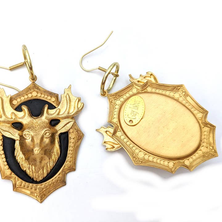 Gay Isber Designs – Großhandel Ohrhänger – 3D-Ohrringe mit Hirsch oder Elch auf einem Messingrahmen, Gay Isber, Geschenktüte, USA Brass, Größe XL, Damen