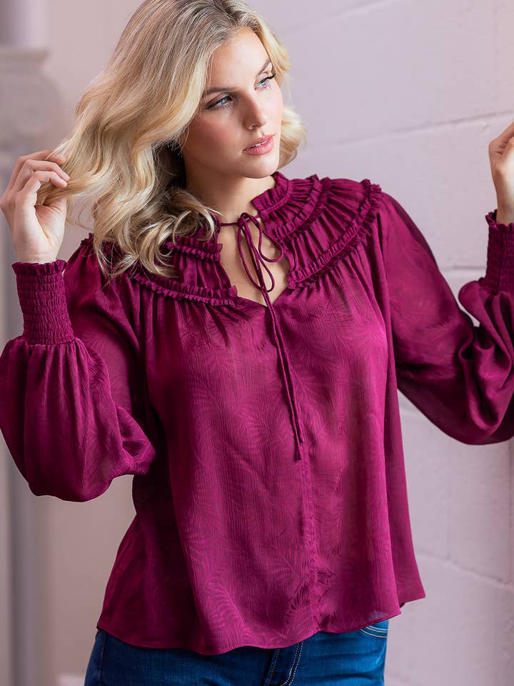 HT28148T-Jacquardbluse mit Rüschen und Bindedetail auf der Vorderseite für den Großhandel von Taelynn