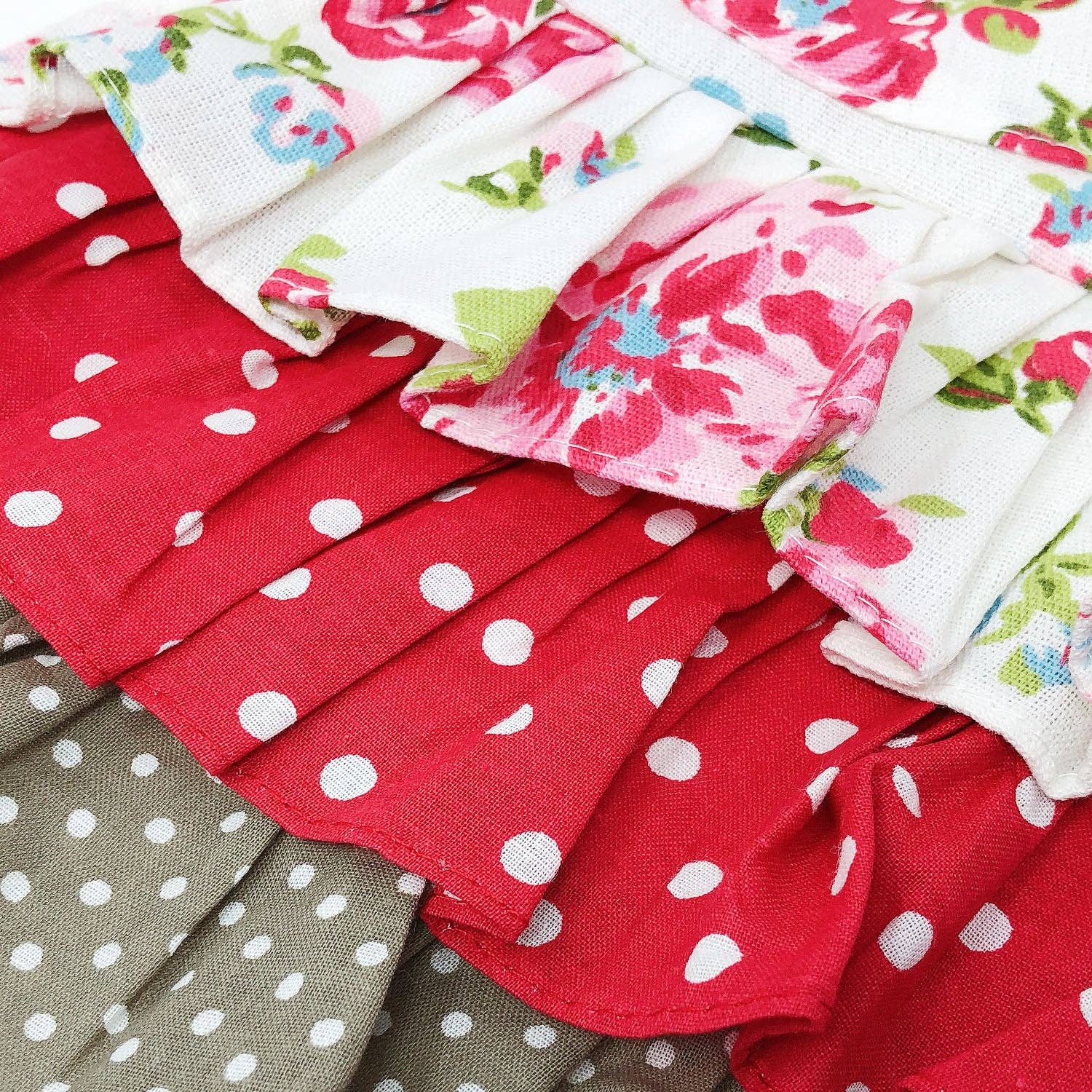 Wrapables.com - Wholesale Apron - Wrapables Mother and Daughter Ruffles and Roses Apron8