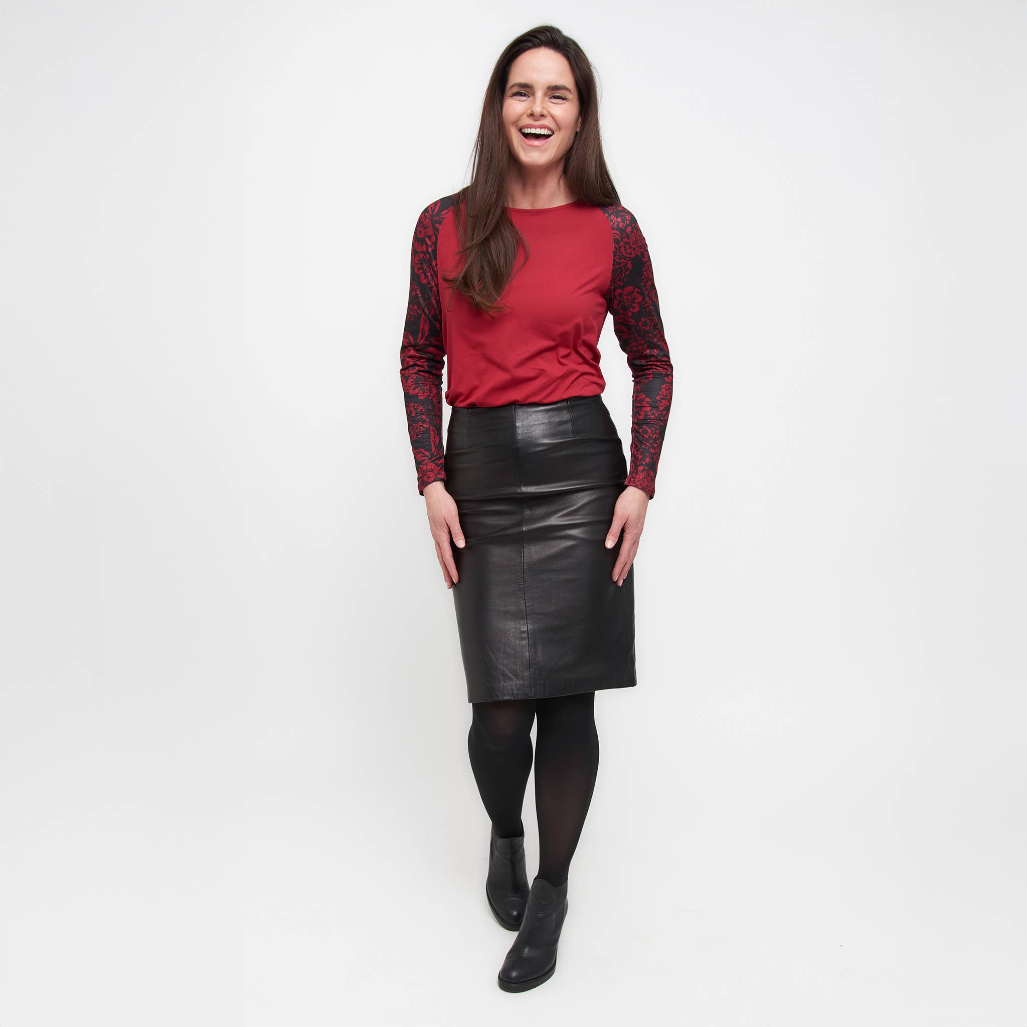 Howard's - Wholesale Tunic - Women's - Sale - Victoria Long Sleeve Raglan Top9