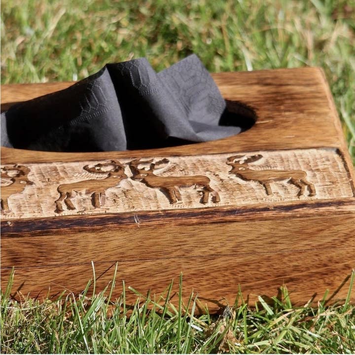 Boite à mouchoirs cerfs pour la vente par LES SCULPTEURS DU LAC