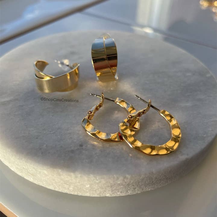 ShopCins – Großhandel Hoops – Creolen aus 18 Karat Gold | Goldohrringe | Goldschmuck | gehämmerte Creolen | Geschenk für sie | vergoldete Ohrringe | Goldohrringe | Ohrring