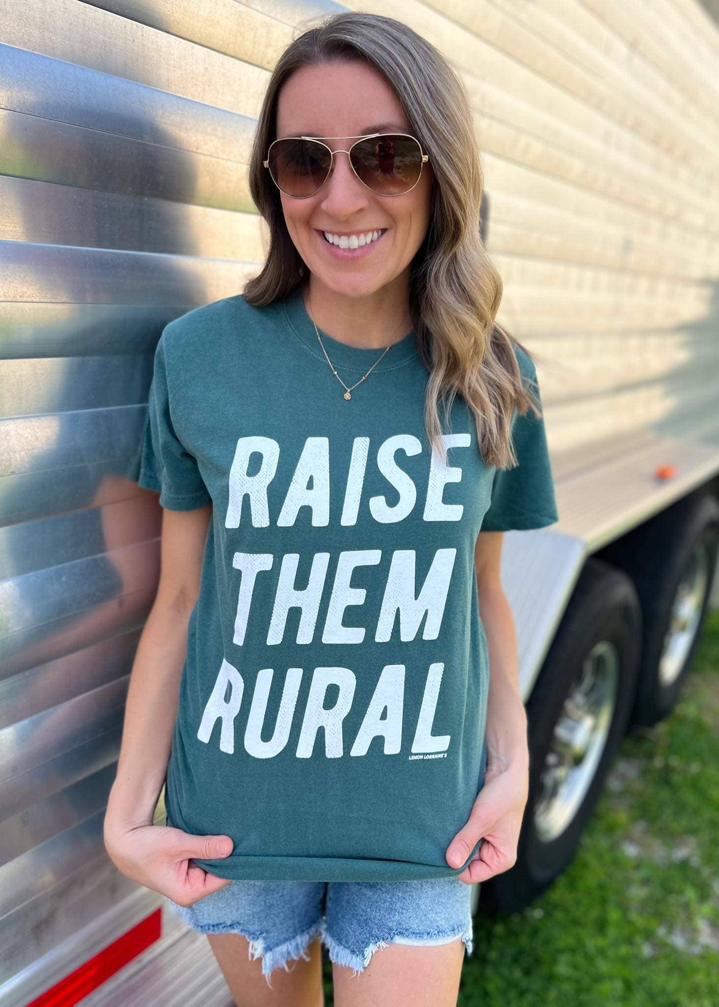 Épinette bleue RAISE THEM RURAL - T-shirt illustré  en vente sur Faire4