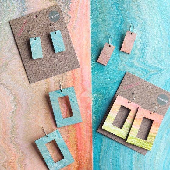 Boucles d'oreilles rectangulaires réversibles en papier recyclé - Rose pâle et vert/bleu pâle pour la vente par Kami-so